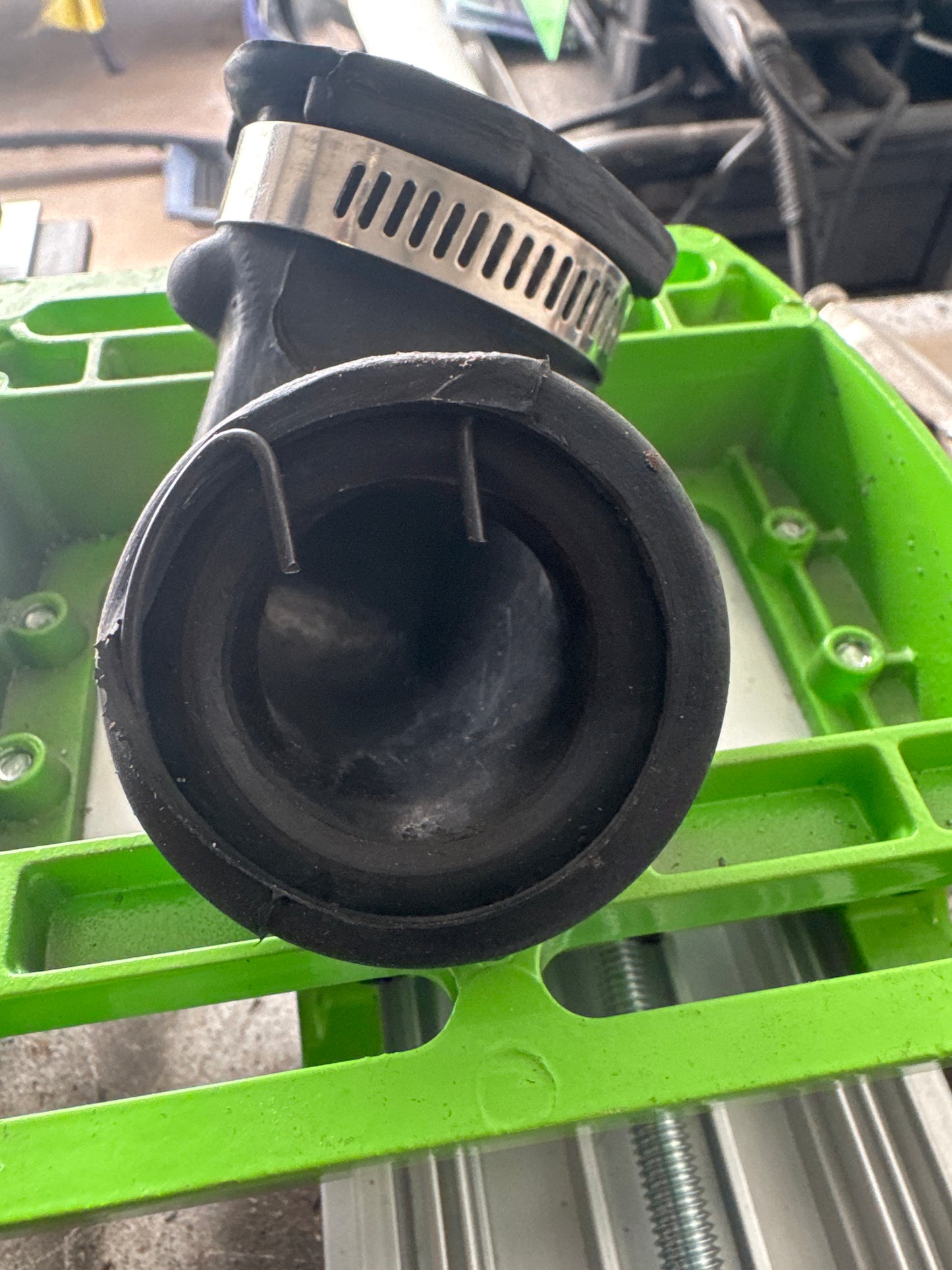 VW HOSE Connection 90 elbow 2” to 1.5” with band clamp